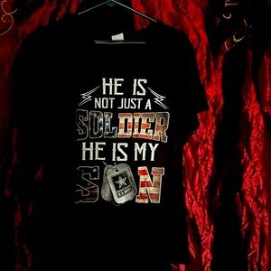 This is an amazing Us army shirt! It is small for an XL!